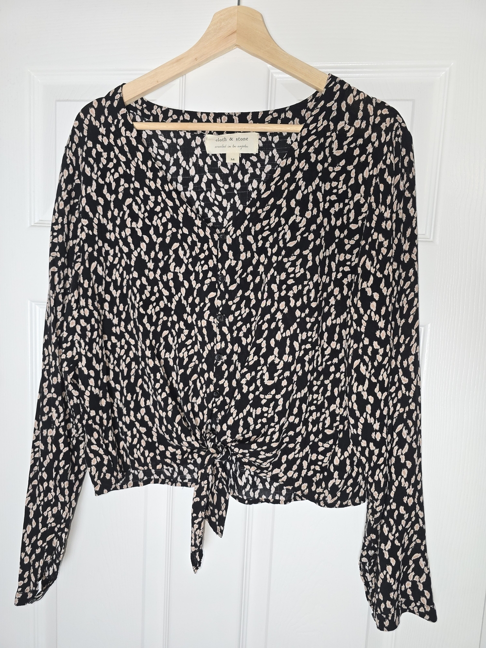 Cloth & Stone Black Tie-Front Long-Sleeve Top with Cream Print Size Medium